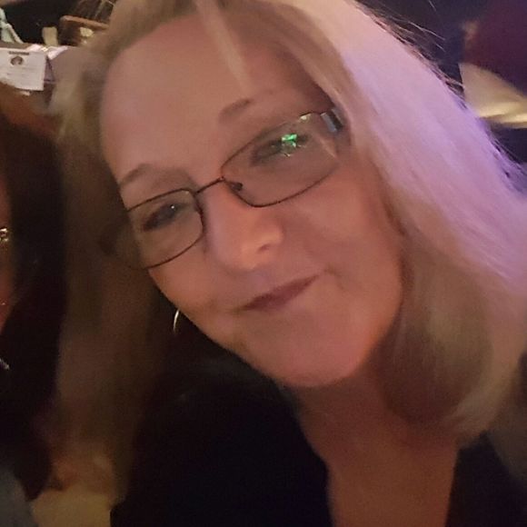 Meet your Posher, Debbie - Picture 1 of 1